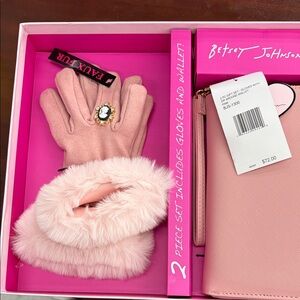 Betsey Johnson Light Pink Faux Fur Trim Gloves and Matching Wallet Set